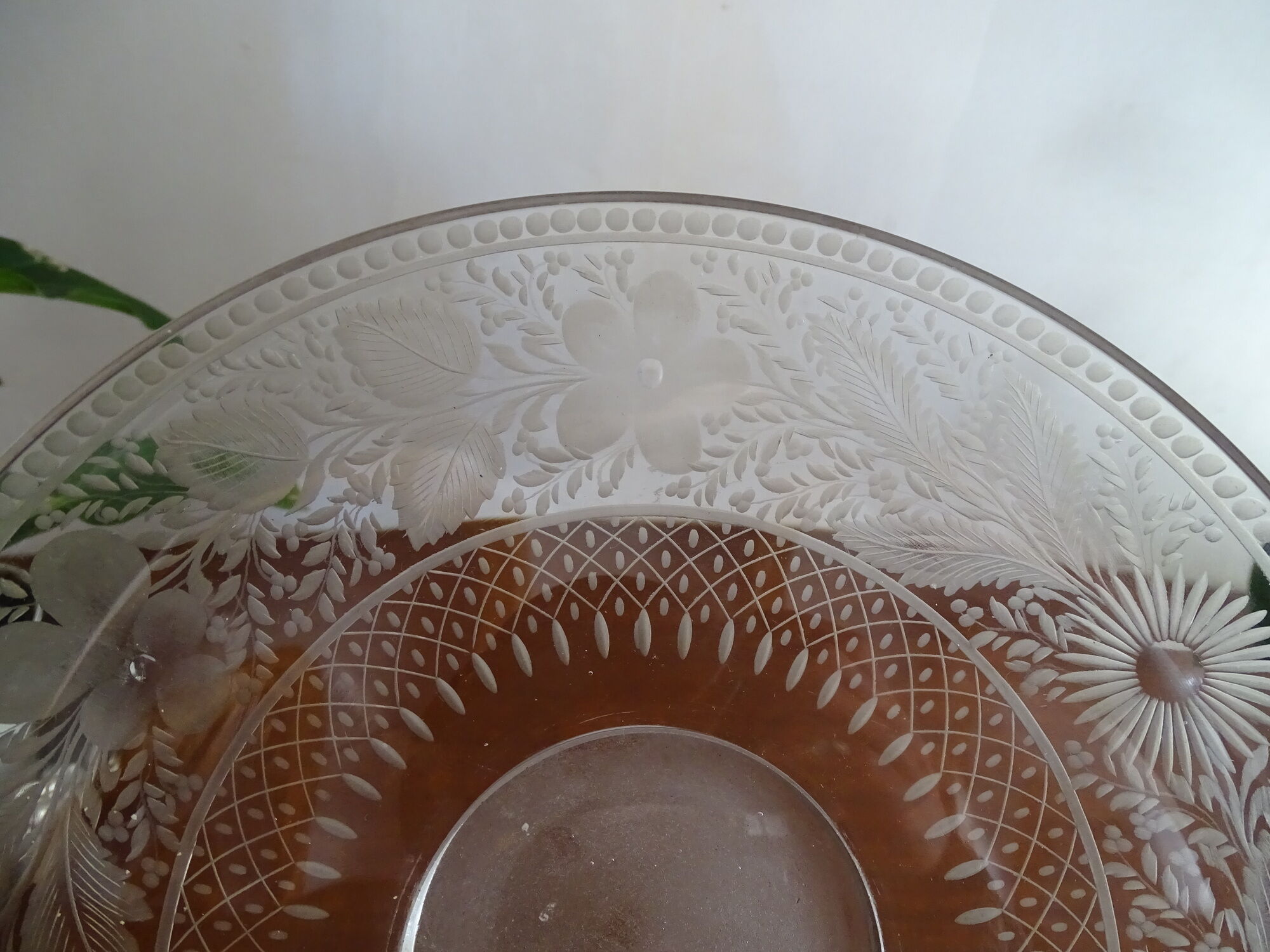 Plate with crystal heel engraved Saint Louis / Baccarat 19th century - 21.5 cm