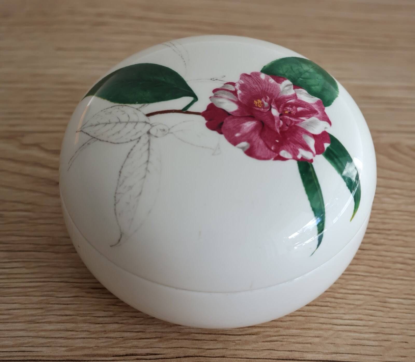 Villeroy & boch porcelain jewelry box model "camelia canduiflora"