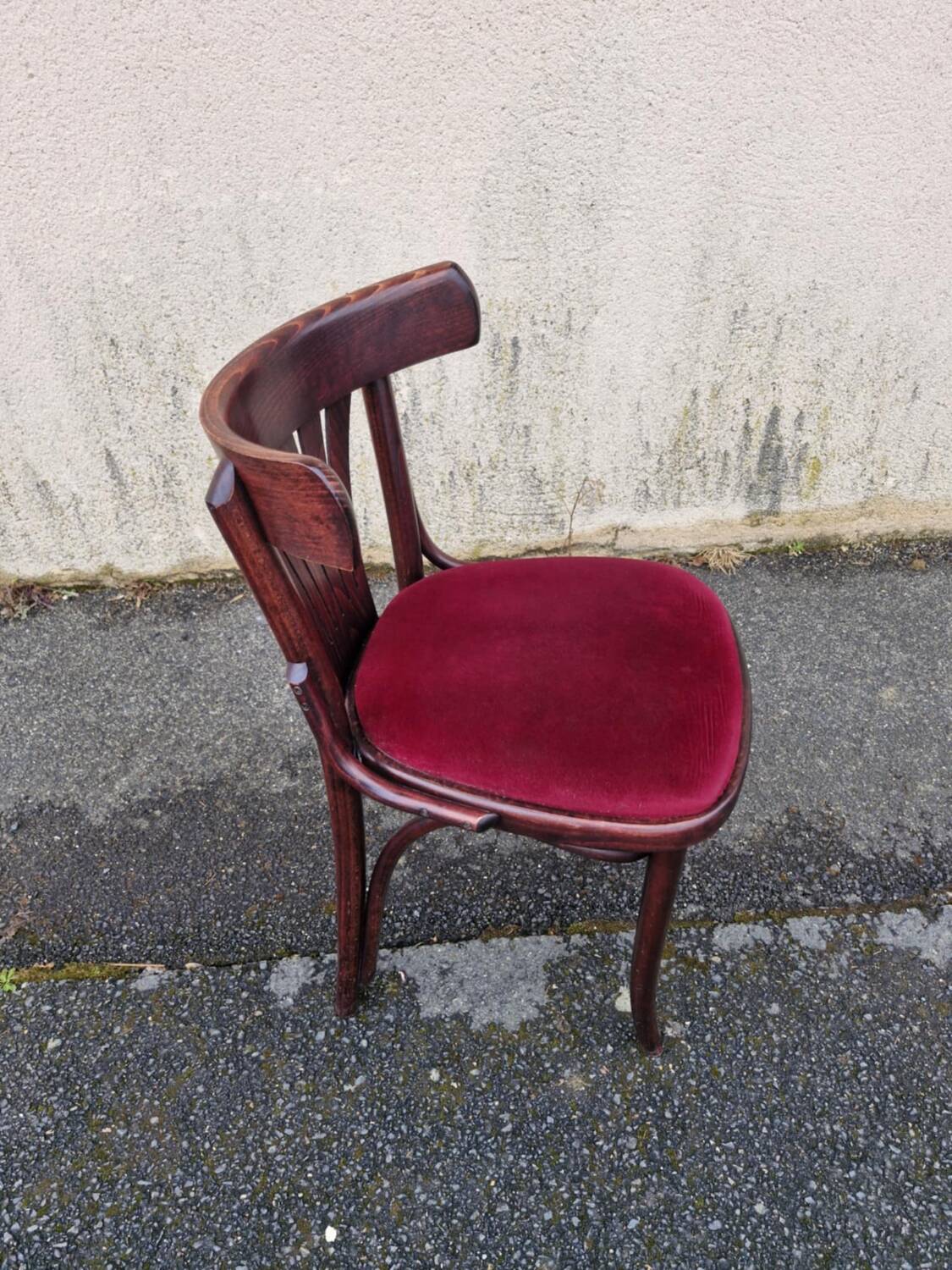 26 fauteuils et 4 chaises bistrot
