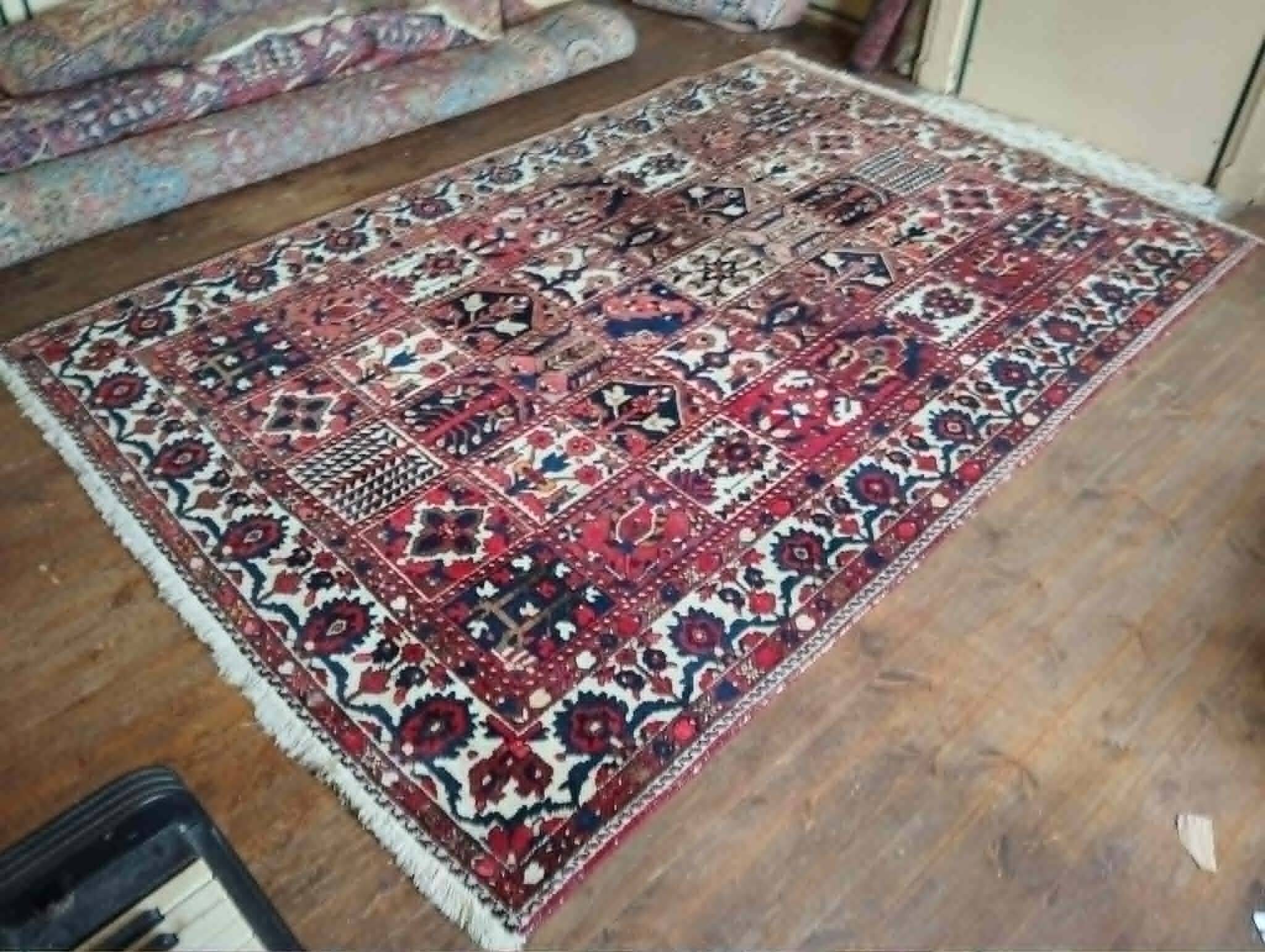Handmade Bachtiar Persian rug 320x215cm