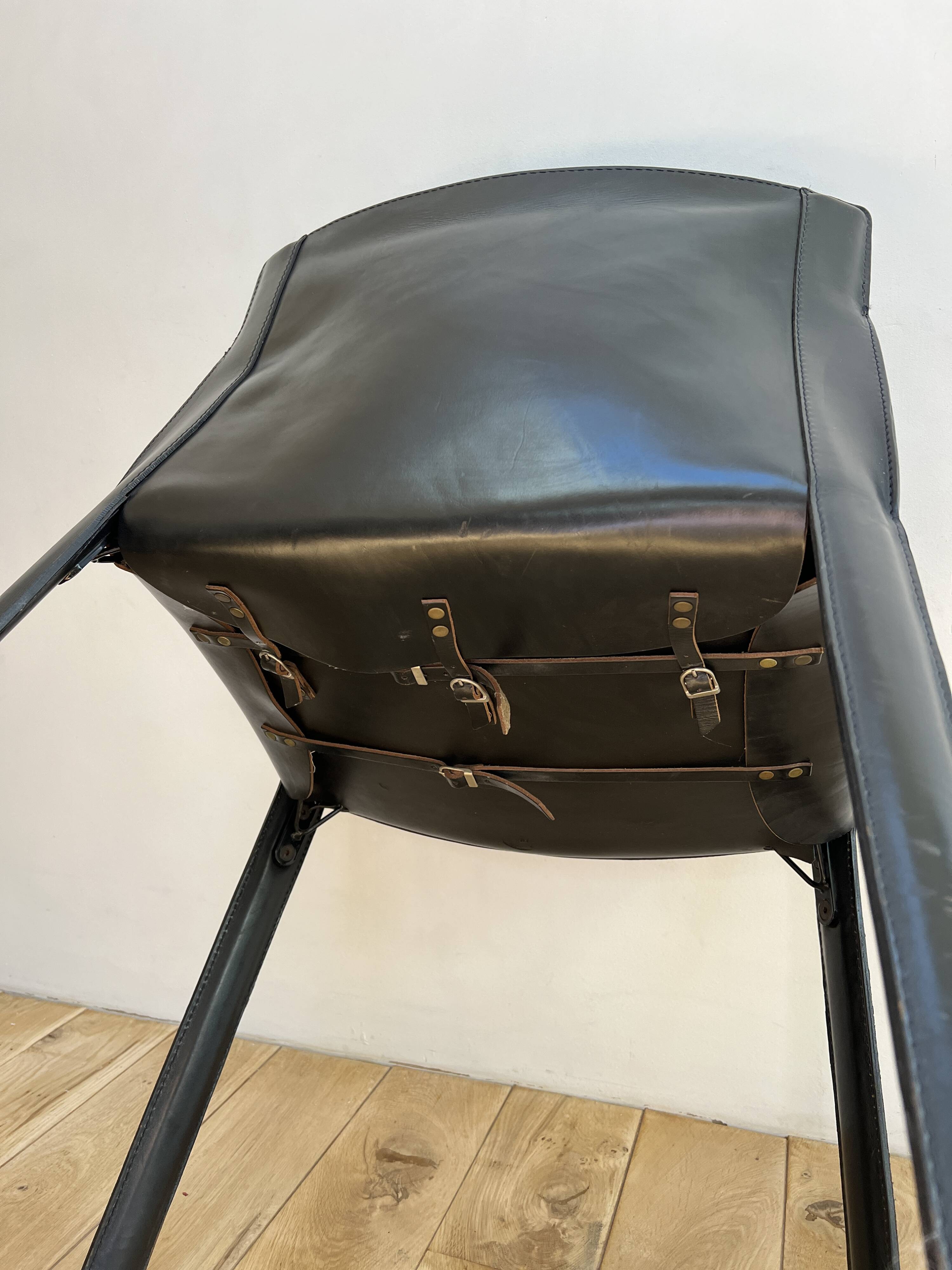 Set of 6 black leather armchairs from the 1970s