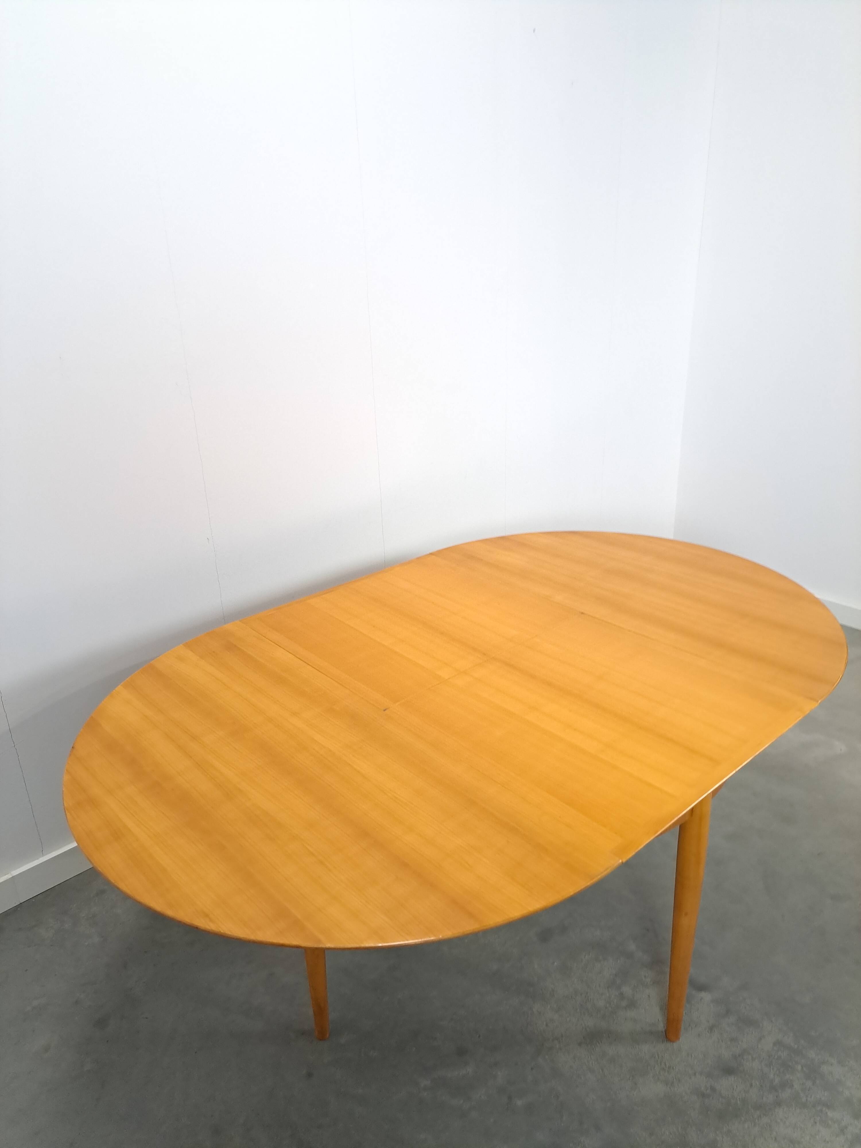 Table à manger ronde extensible Lübke design
