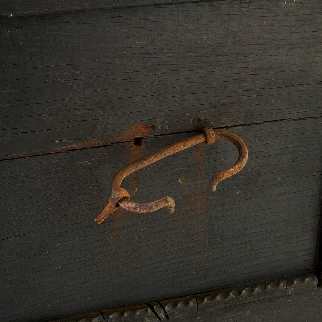 Coffre antique marqué de 1800