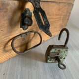 Coffre bois avec cadenas ancien