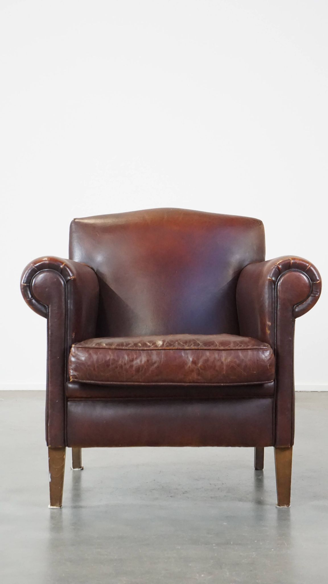 Cleanly finished sheepskin armchair made of sheepskin