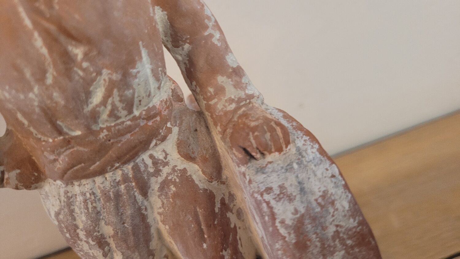 Bookend in terracotta