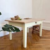 Table basse jaune en bois massif