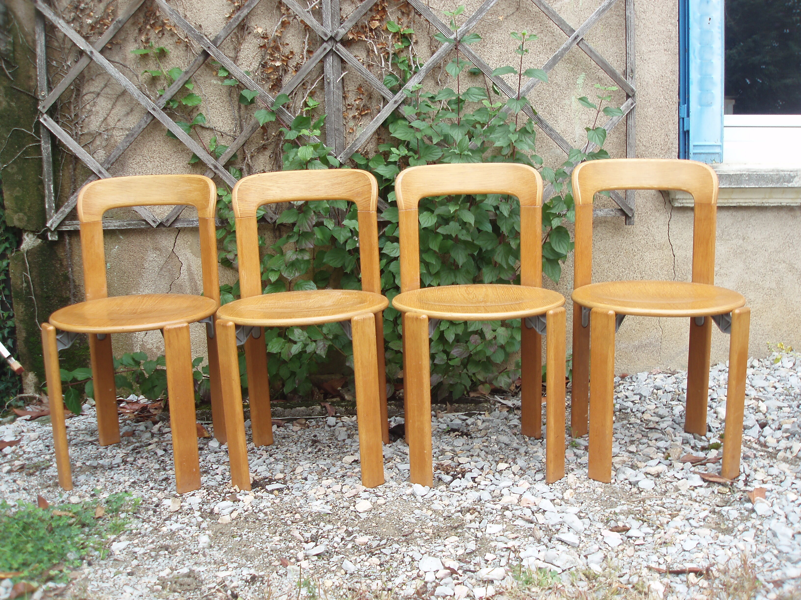 Série de 4 chaises Bruno Rey designer Suisse crée en 1971