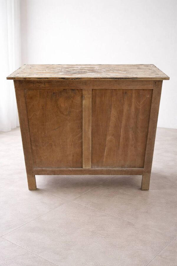 Buffet bas ancien en bois patiné