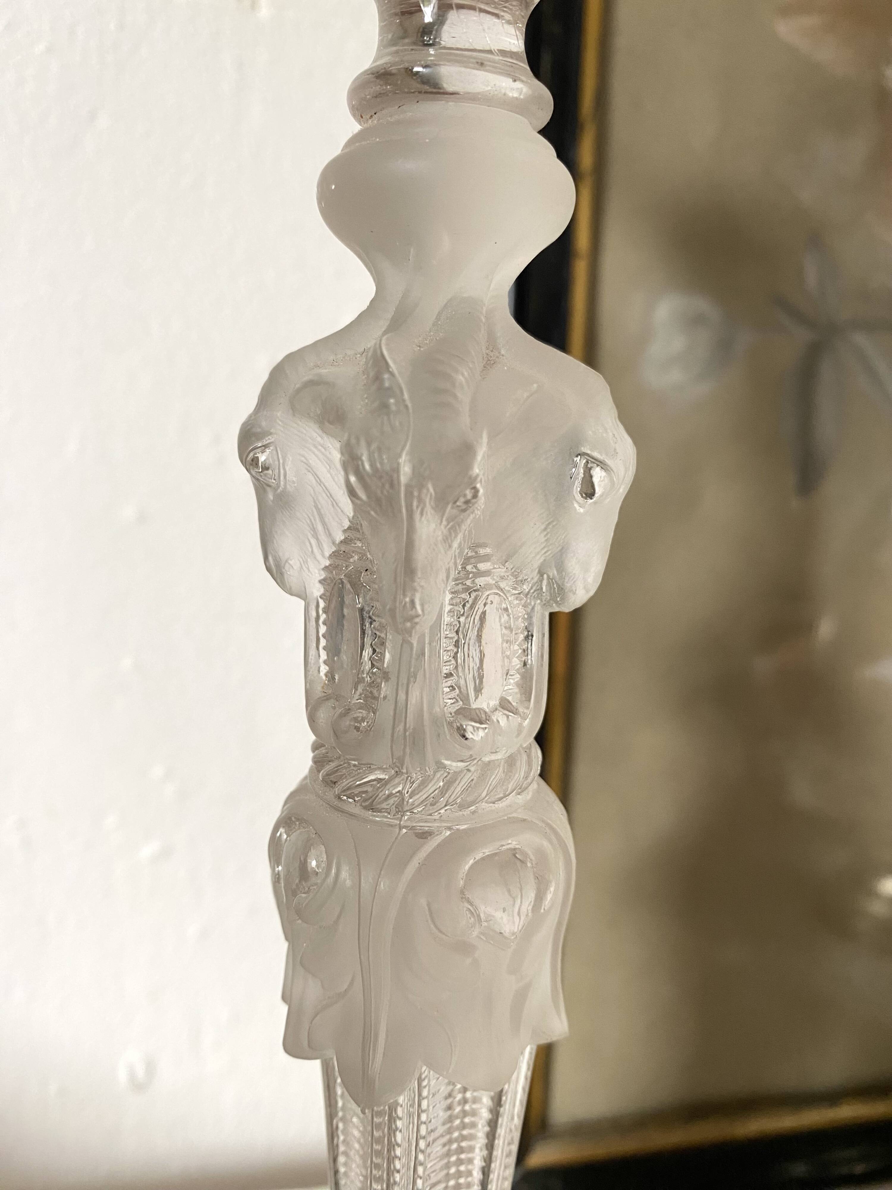 Bougeoir haut en verre moulé têtes de bélier