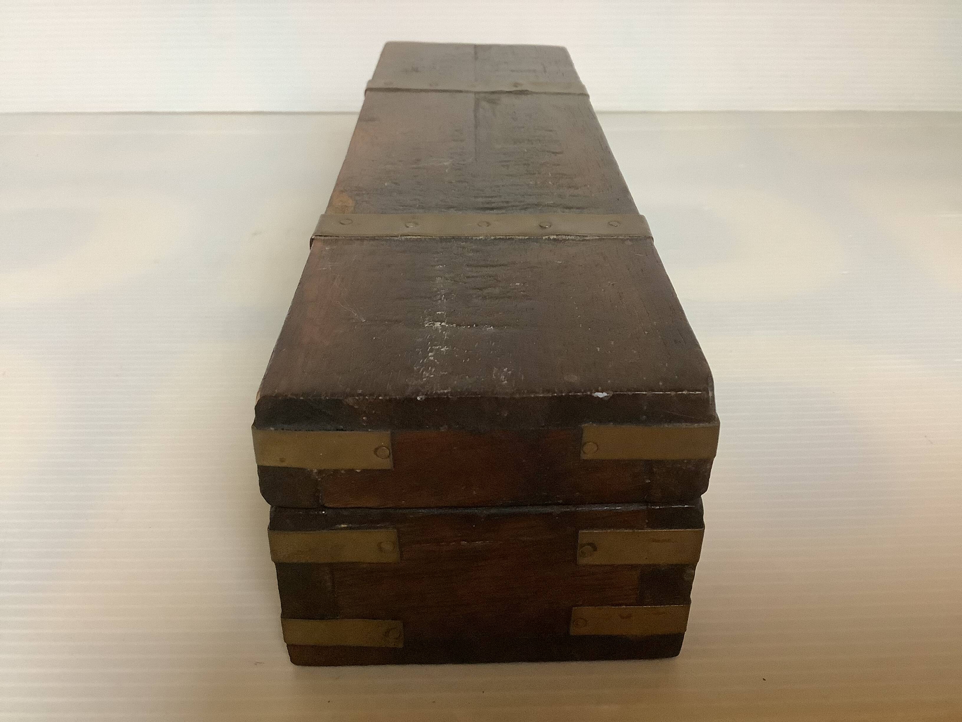 Boîte plumier en bois et laiton