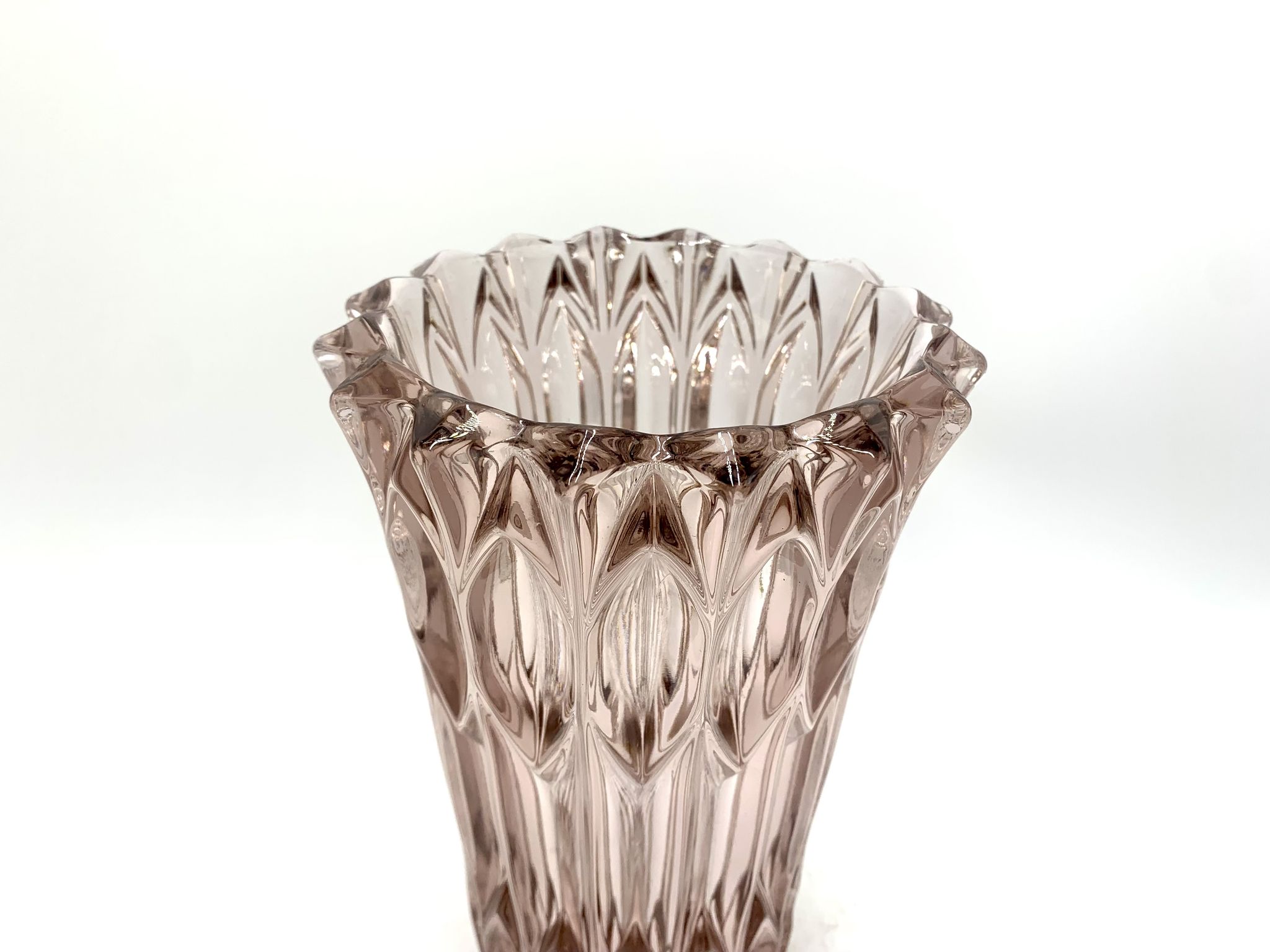 Vase en cristal rose, République tchèque, années 1950