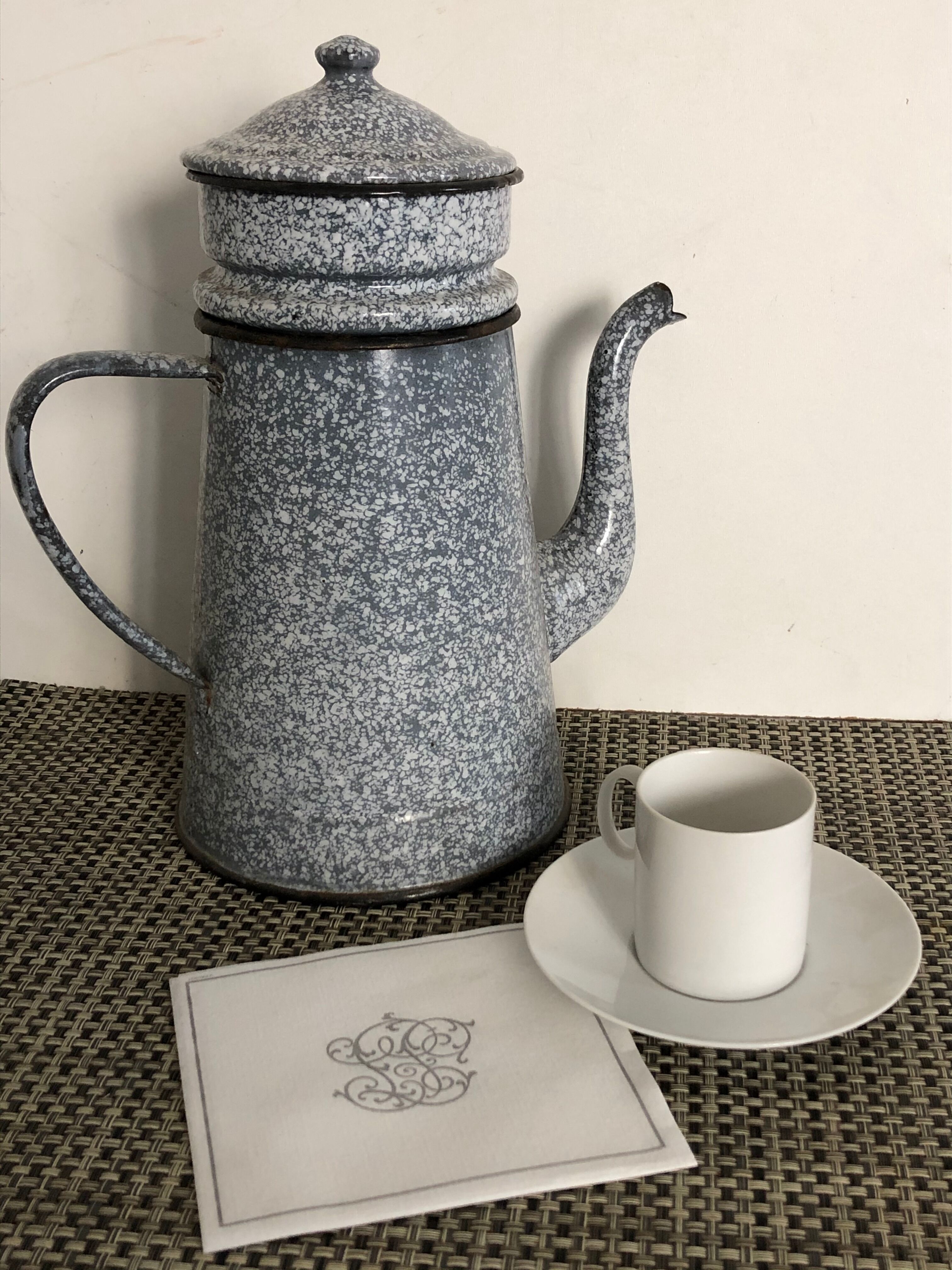 Enamelled coffee maker