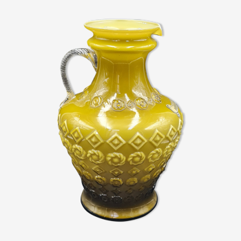 Vase en opaline italienne avec motif moulé