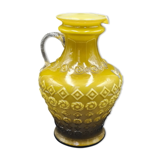 Vase en opaline italienne avec motif moulé