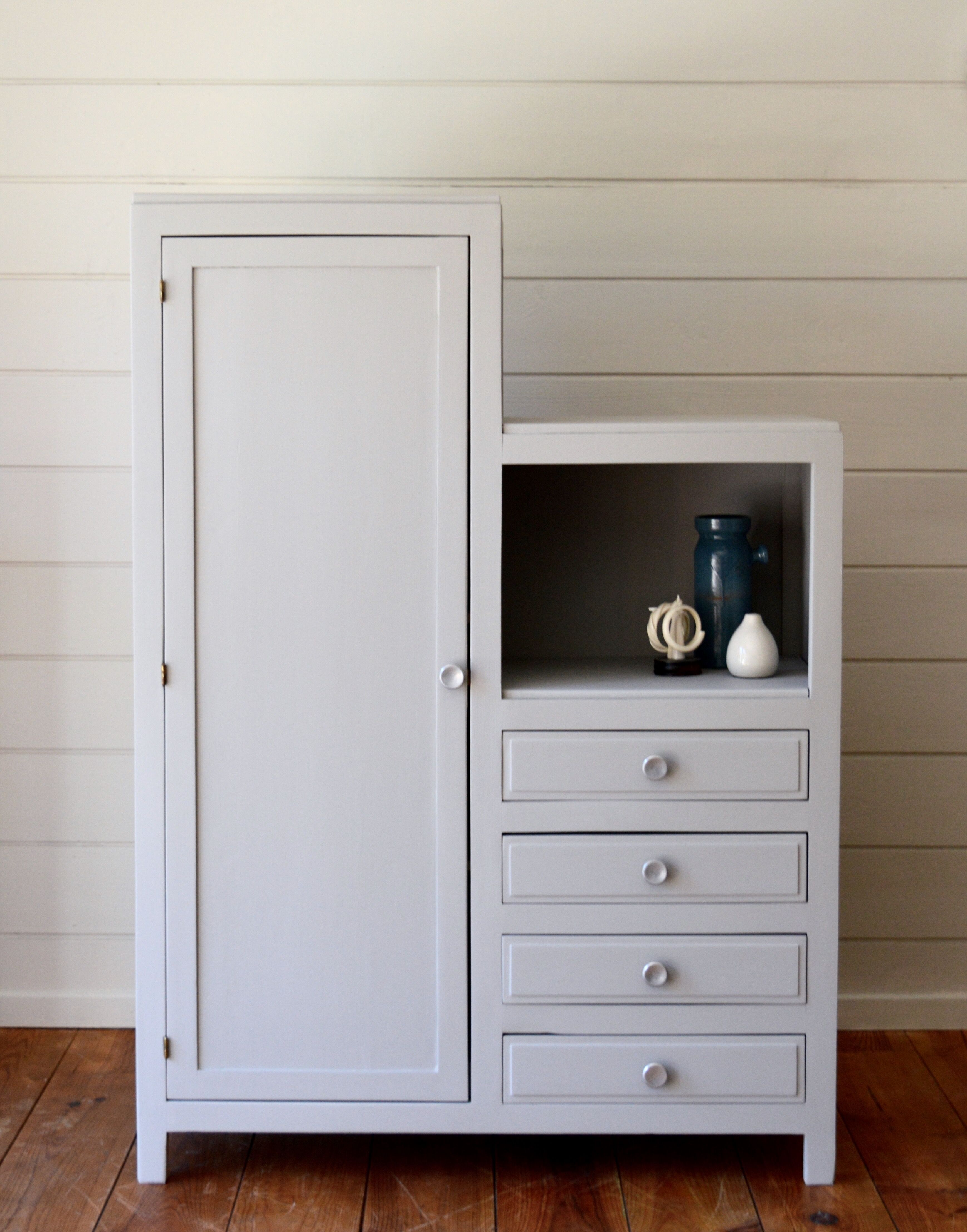 Asymmetrical cabinet