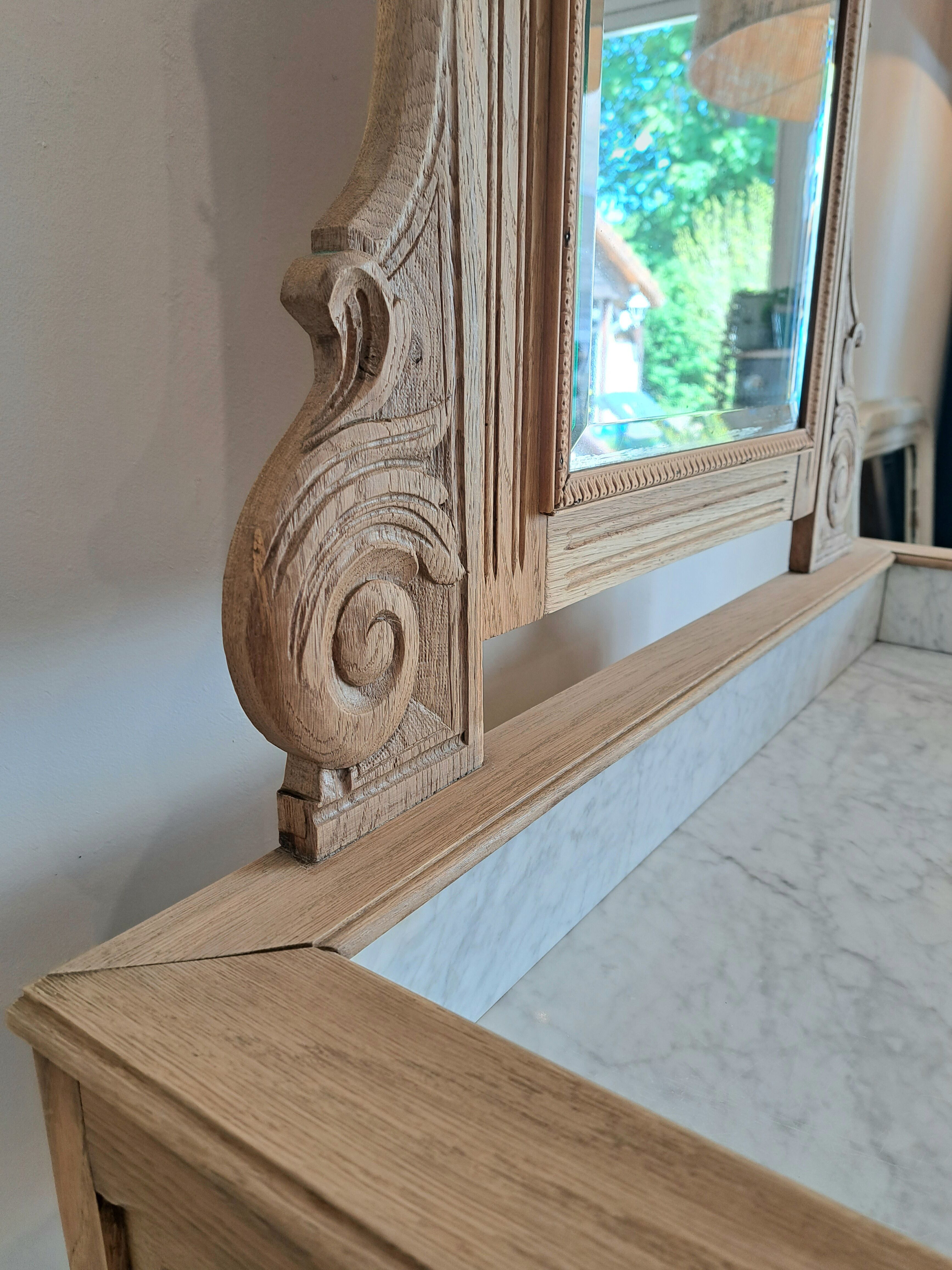 Bathroom cabinet with marble top in Henri II style