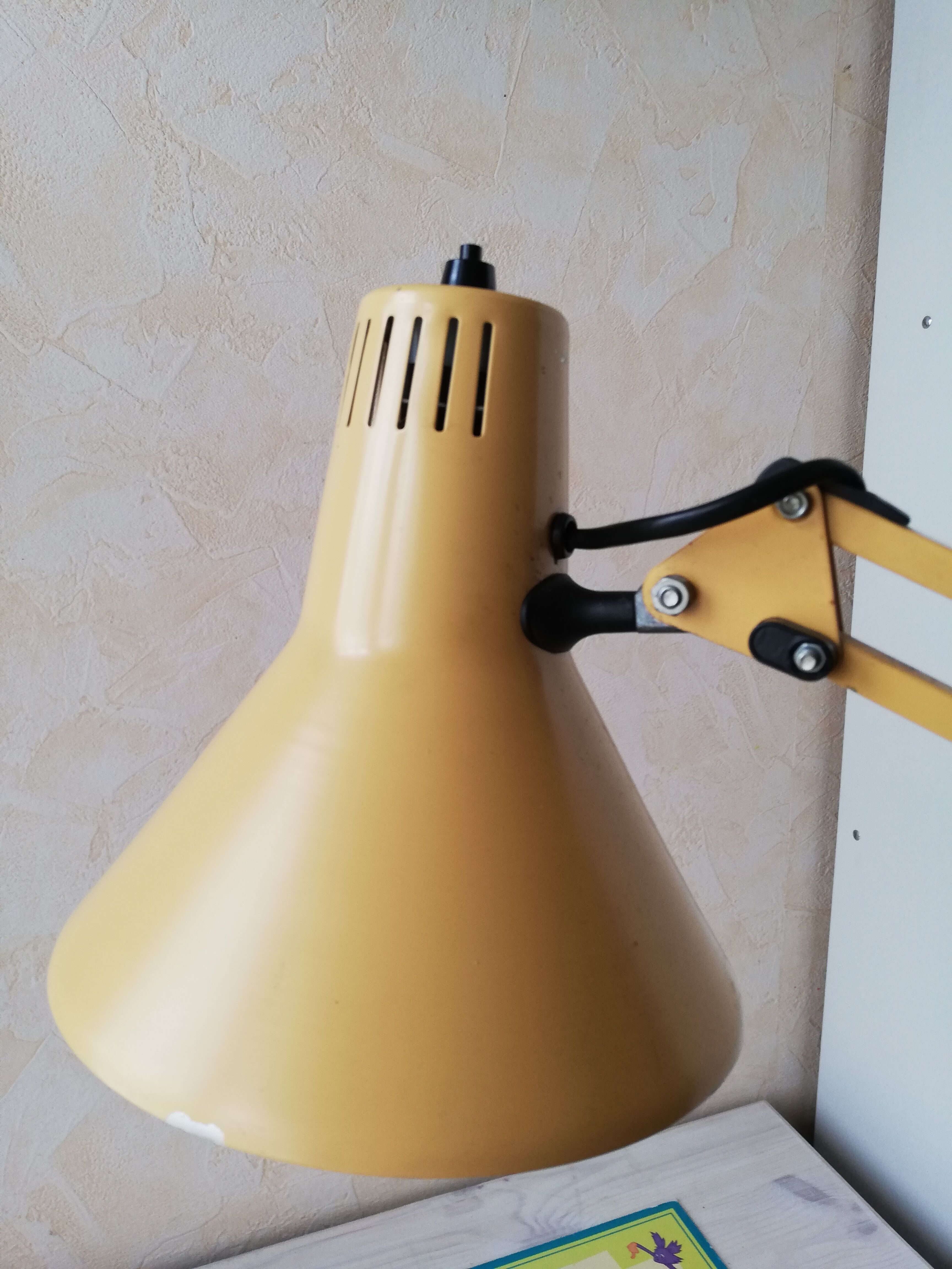 Articulated lamp brand twist