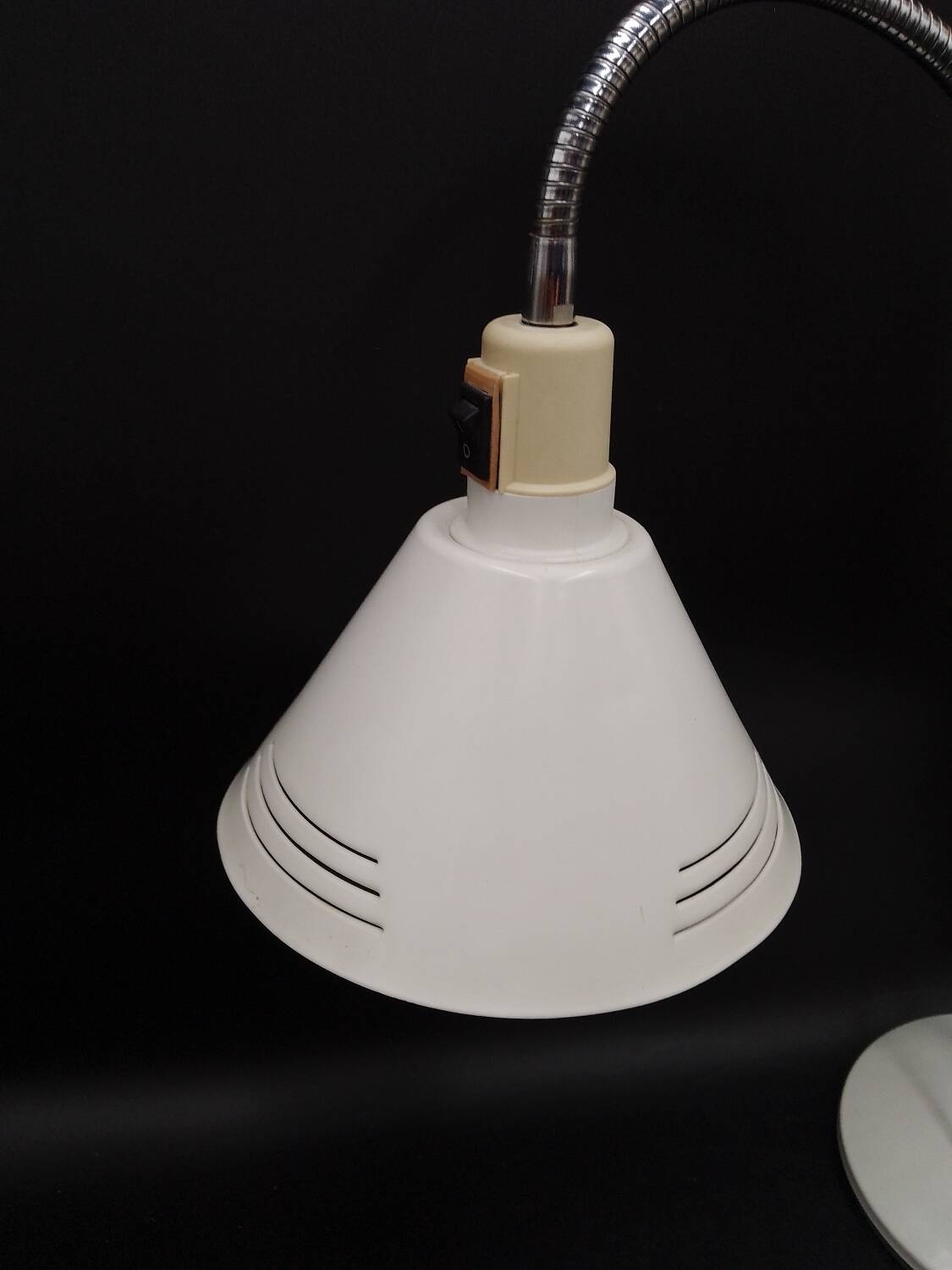 White flexible aluminor chrome and sheet metal table lamp 1970 pop art design