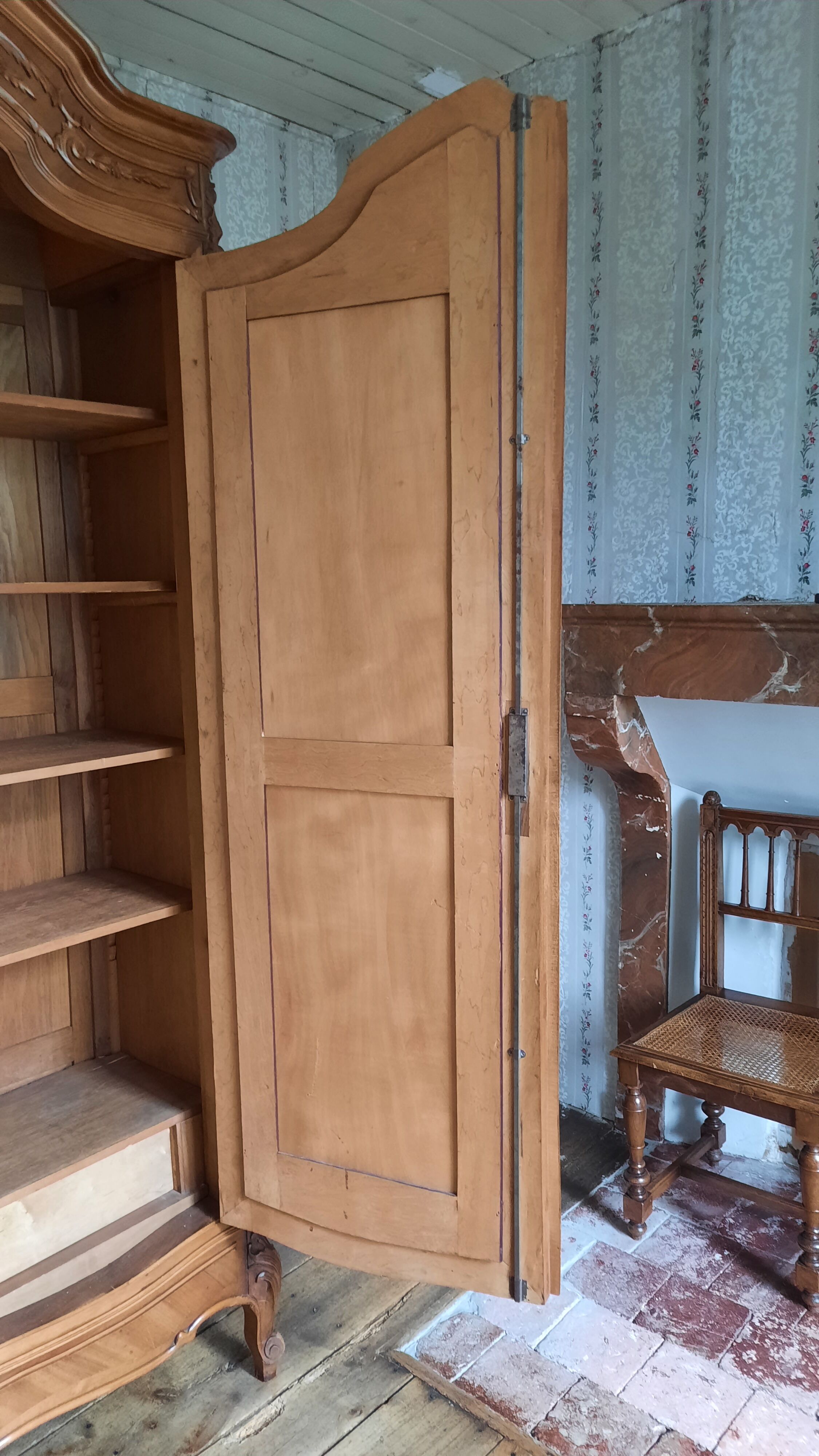 Armoire style louis XV rocaille