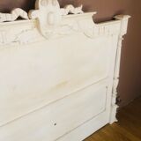 Ribbon medallion bed head