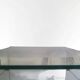 Table de chevet / bout de canapé en plexiglas (lucite) 1970's