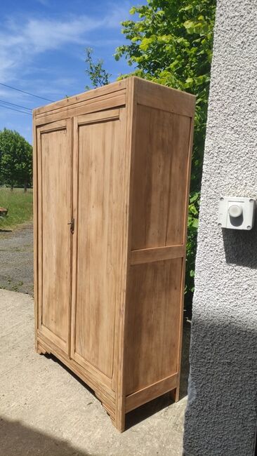 Parisian wardrobe in natural wood