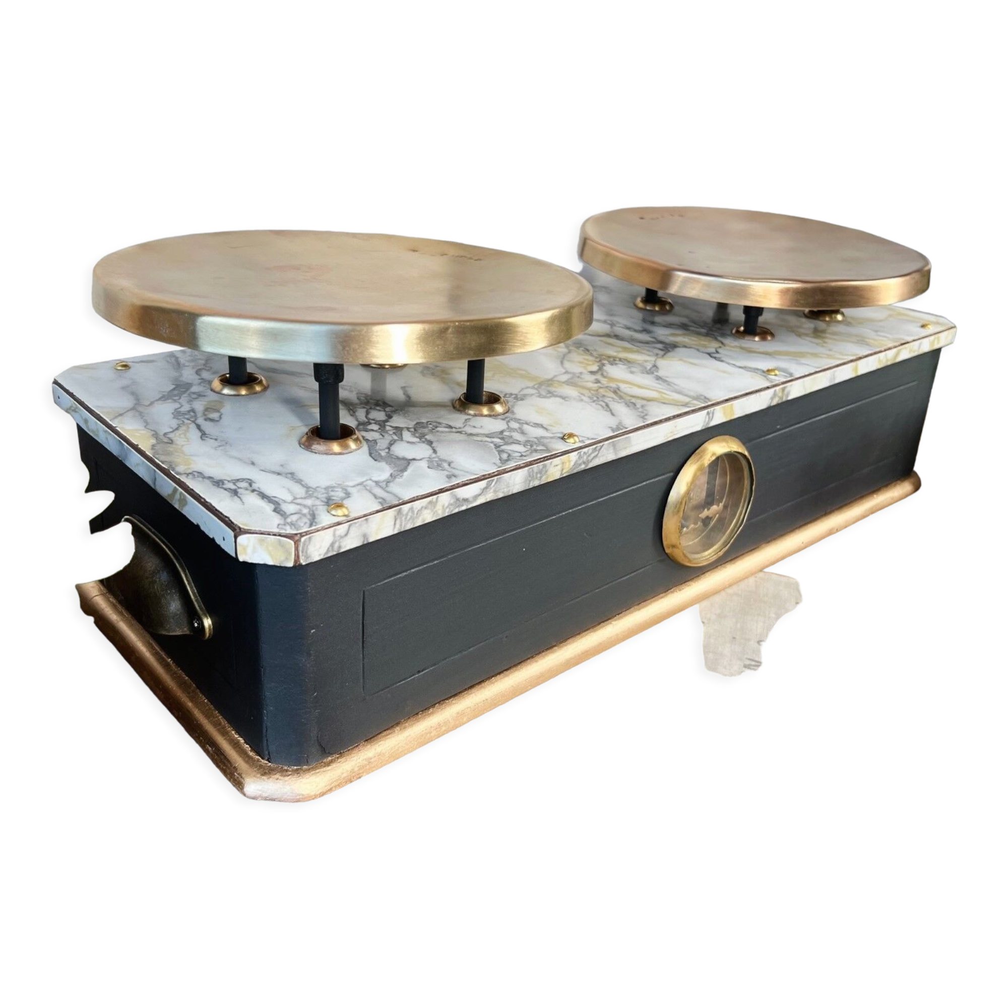 Old grocer's scale restored