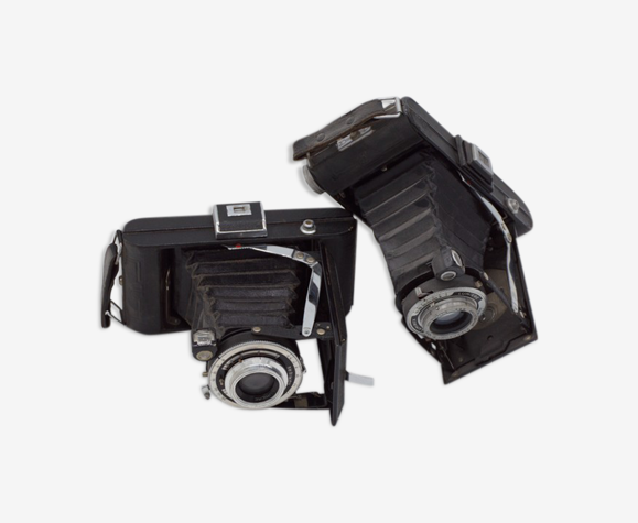 Paire d'anciens appareils photo pliants