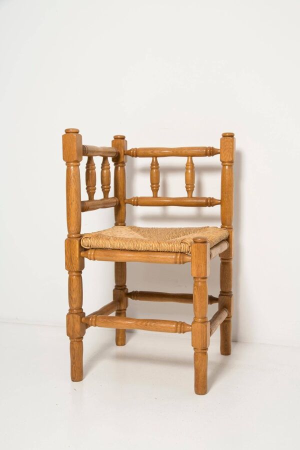 Chaise d'angle provinciale française artisanale en bois et paille, 1940s
