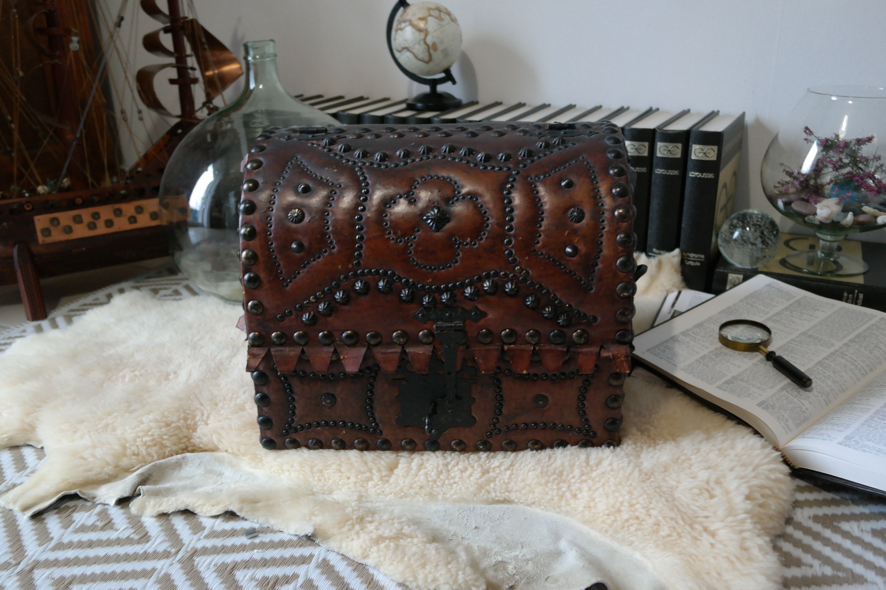 1X bulging box in studded leather | Selency