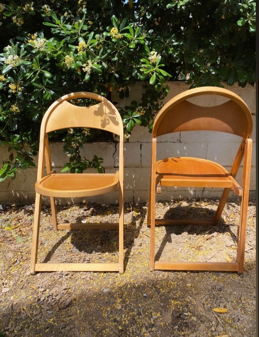 Pair of folding wooden chairs from the 50s