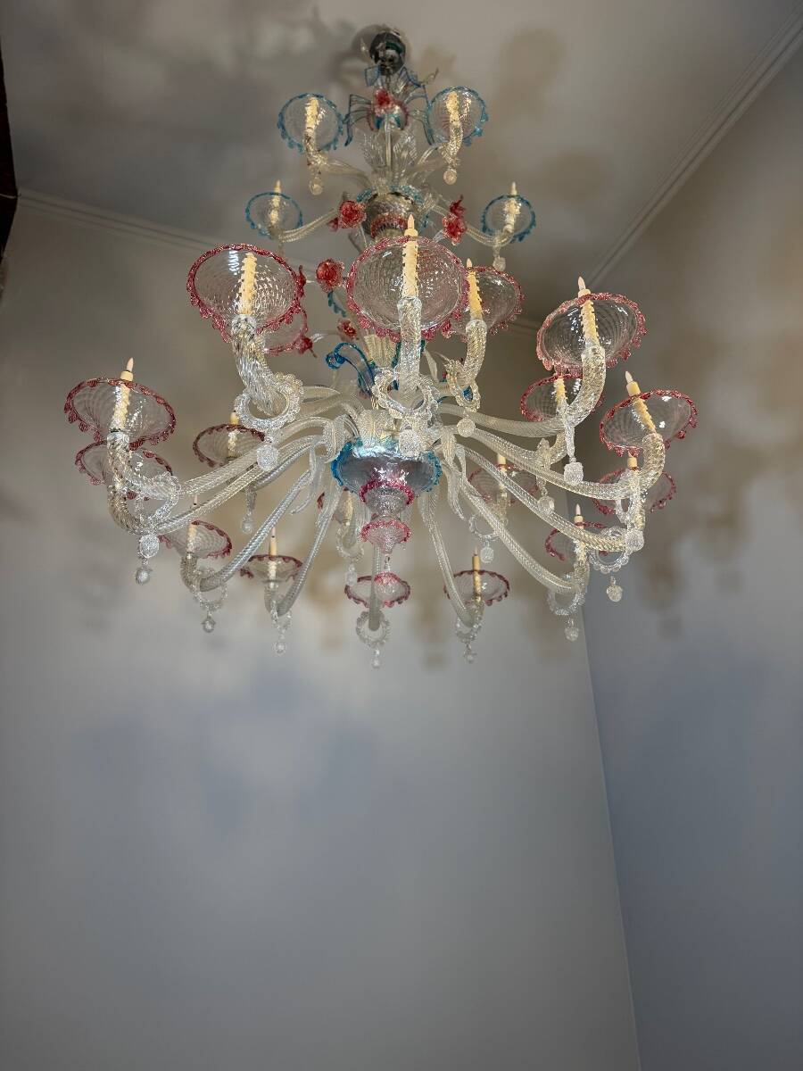 Grand Venetian chandelier in multicoloured Murano glass, circa 1920.