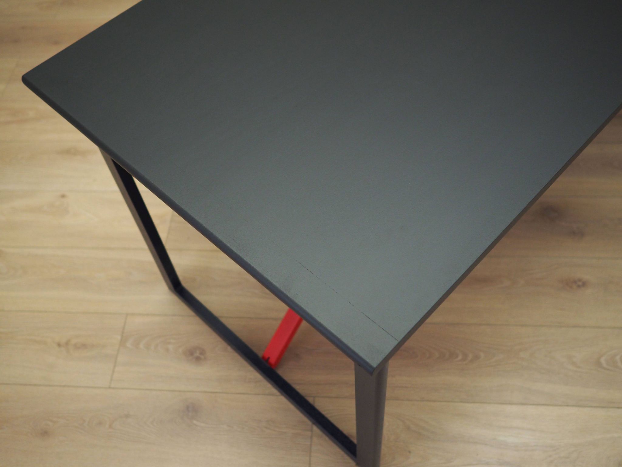 Bureau en acacia, design italien, années 1980, production : Italie