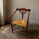 Chaise d'angle ancienne à assise en paille, vers 1880–1910