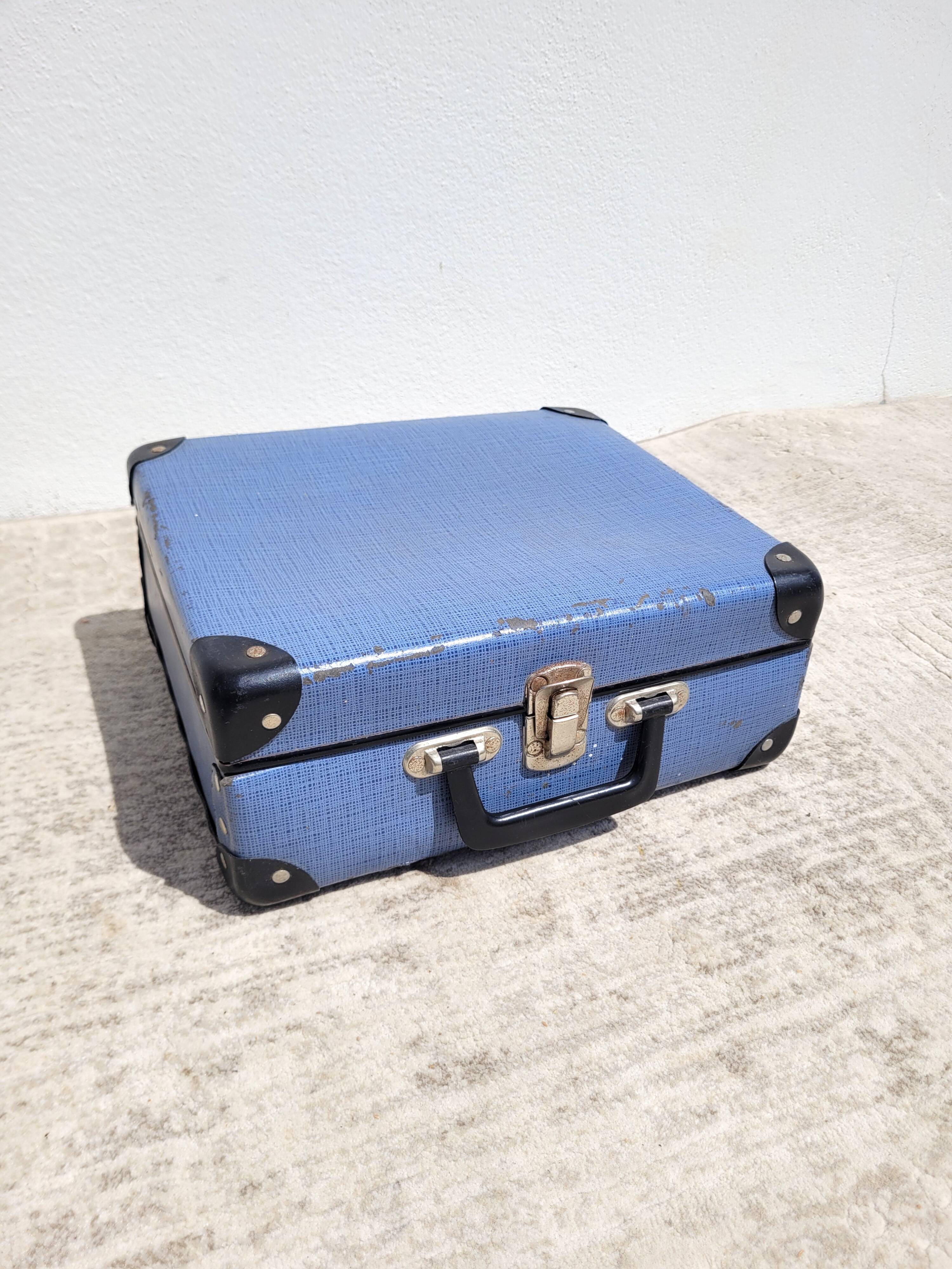 Petite valise rétro bleue