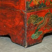 Armoire chinoise vintage peinte avec pagode et tiroirs