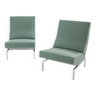 Pierre Paulin pair of CM236 satin chrome armchairs from 1960.