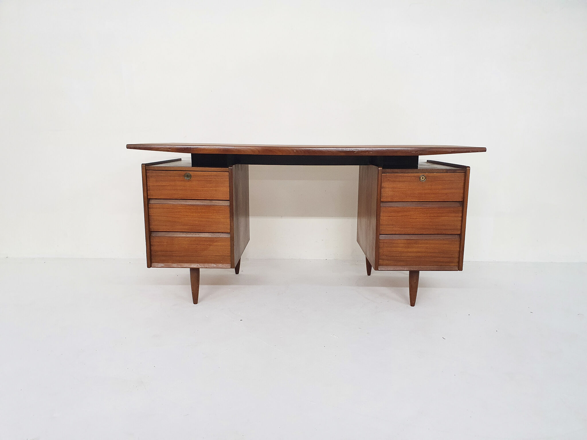Bureau en teck du milieu du siècle, Pays-Bas des années 1960
