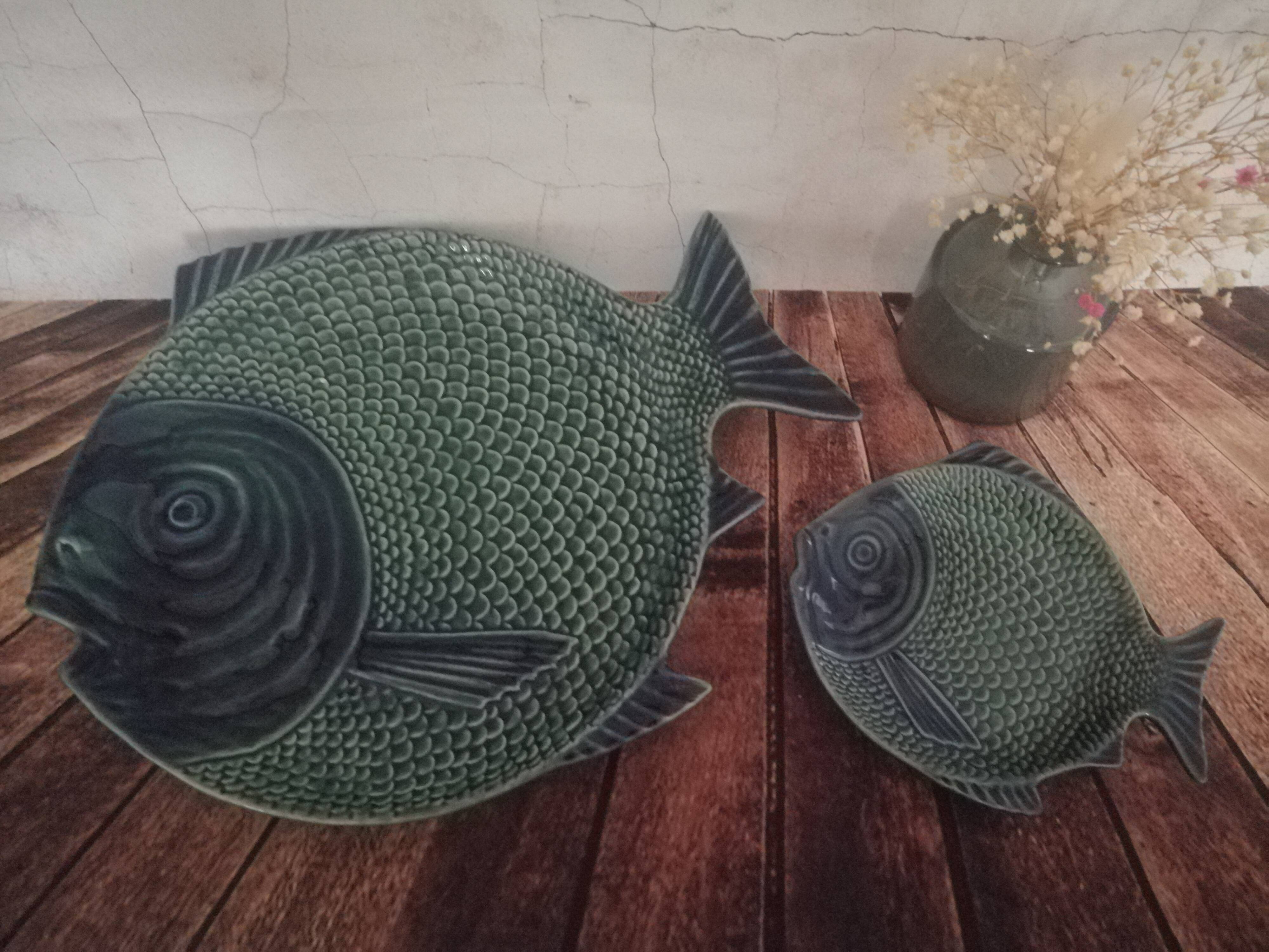 Plat poisson barbontine vert et bleu