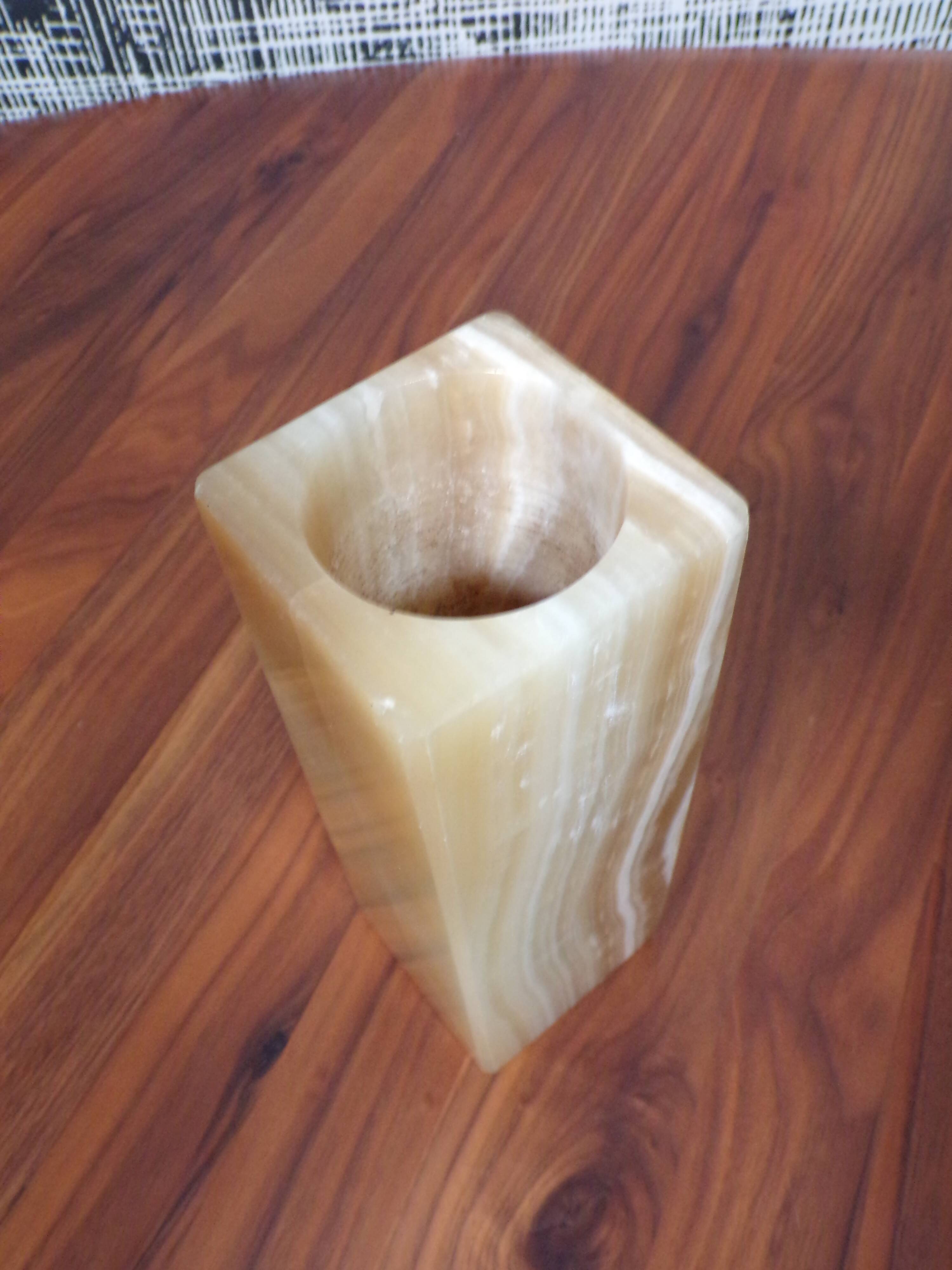 Onyx scroll vase h=20cm