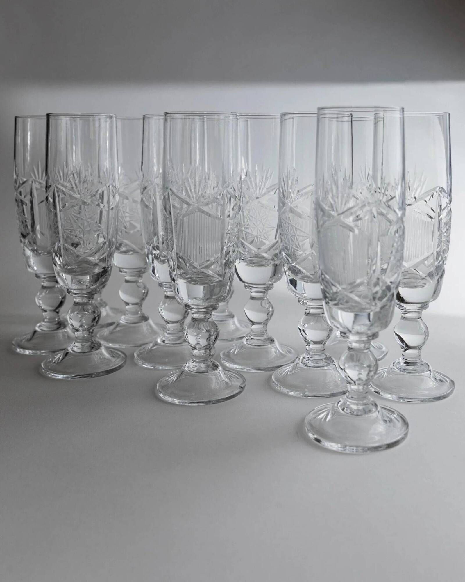 Lot of 12 vintage crystal champagne flutes, Italy 1970s.