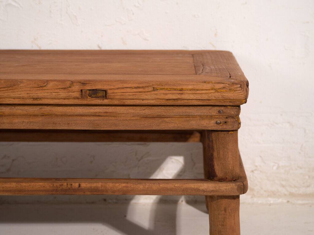 Table basse ancienne en bois de pin – Chine, vers 1890