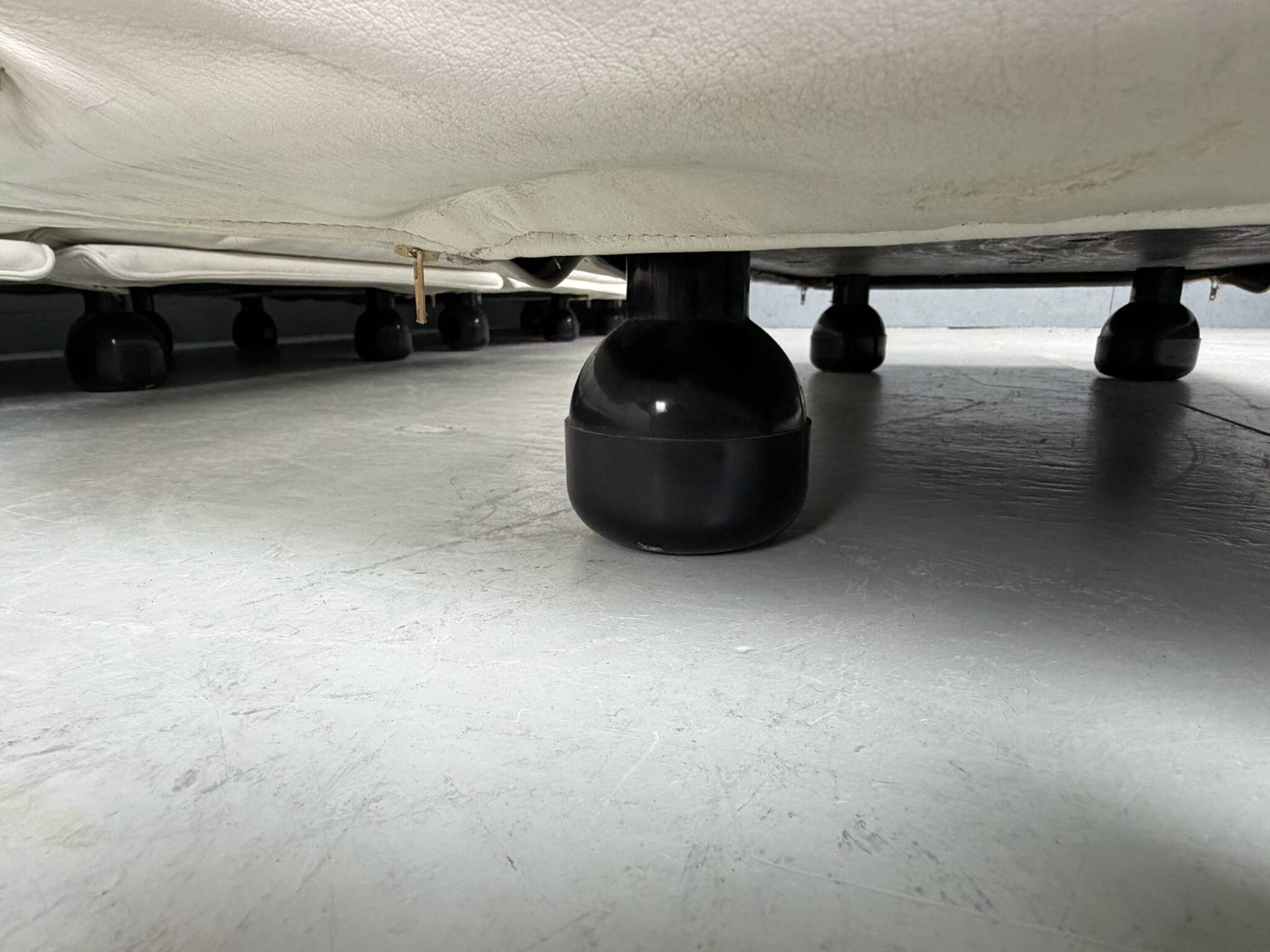 Leather 5-seater sofa "Fiandra" by Vico Magistretti for Cassina, 1970, Italy