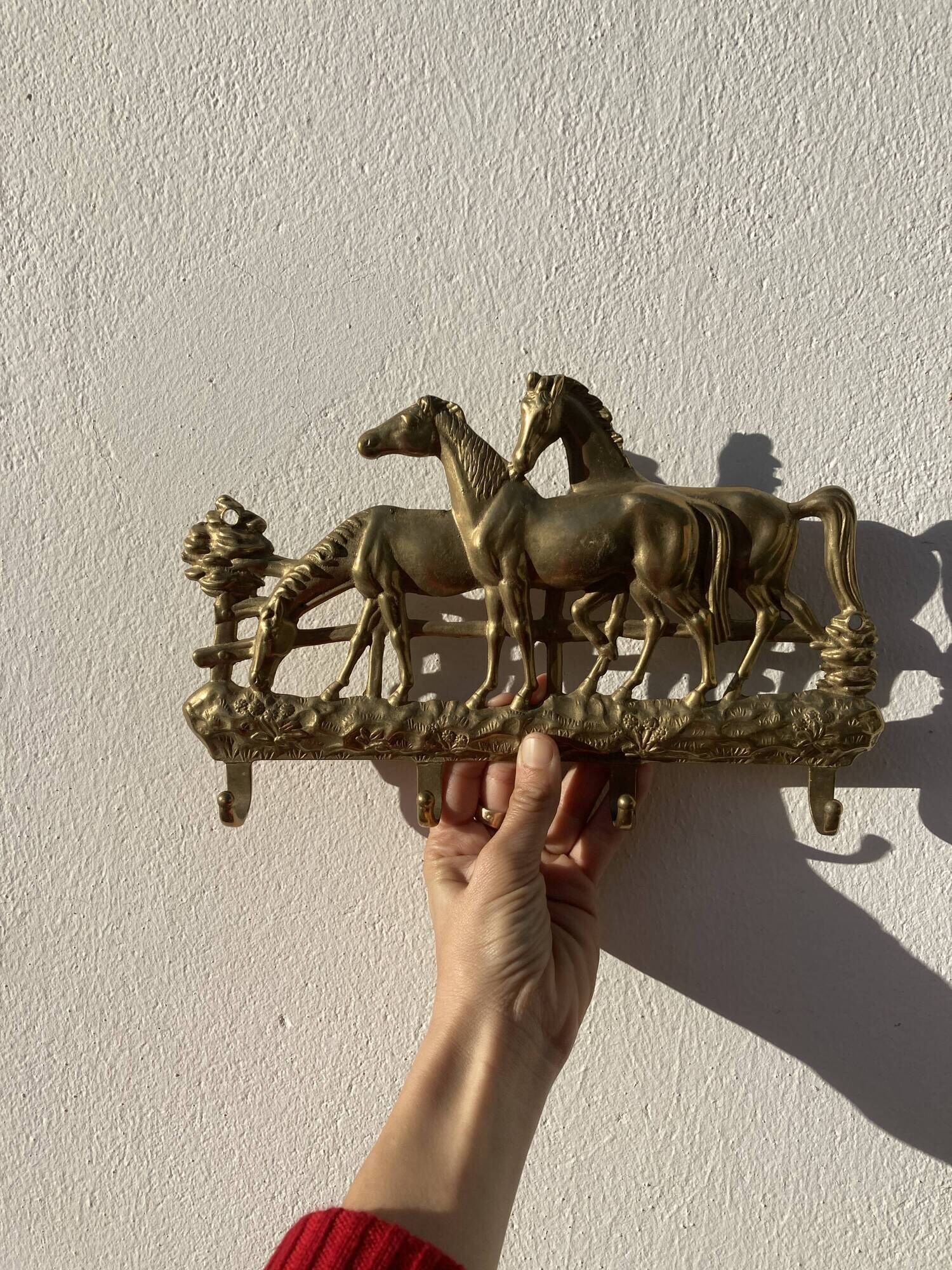 Hook for keys or tea towels in gilded brass with carved horse decoration