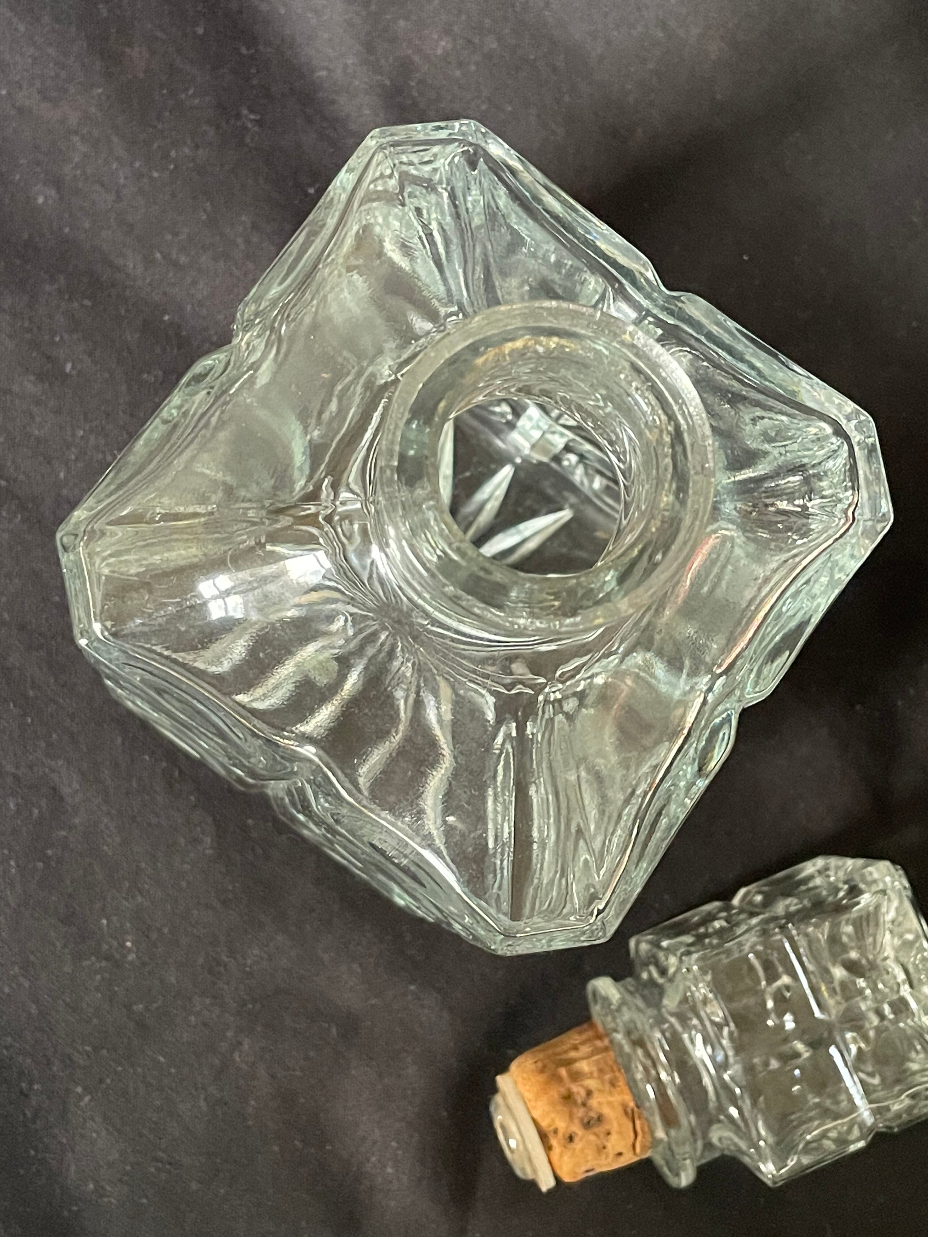 Vintage square whisky decanter square cap