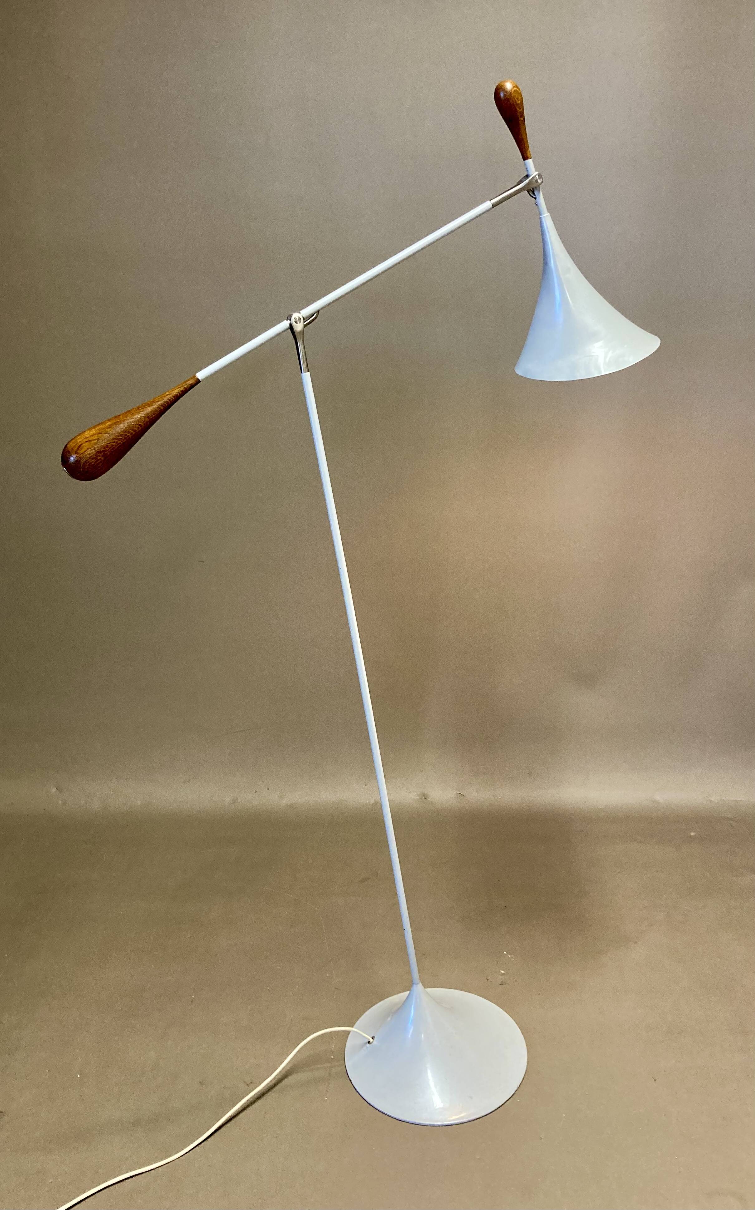 Lampadaire métal et bois Design.