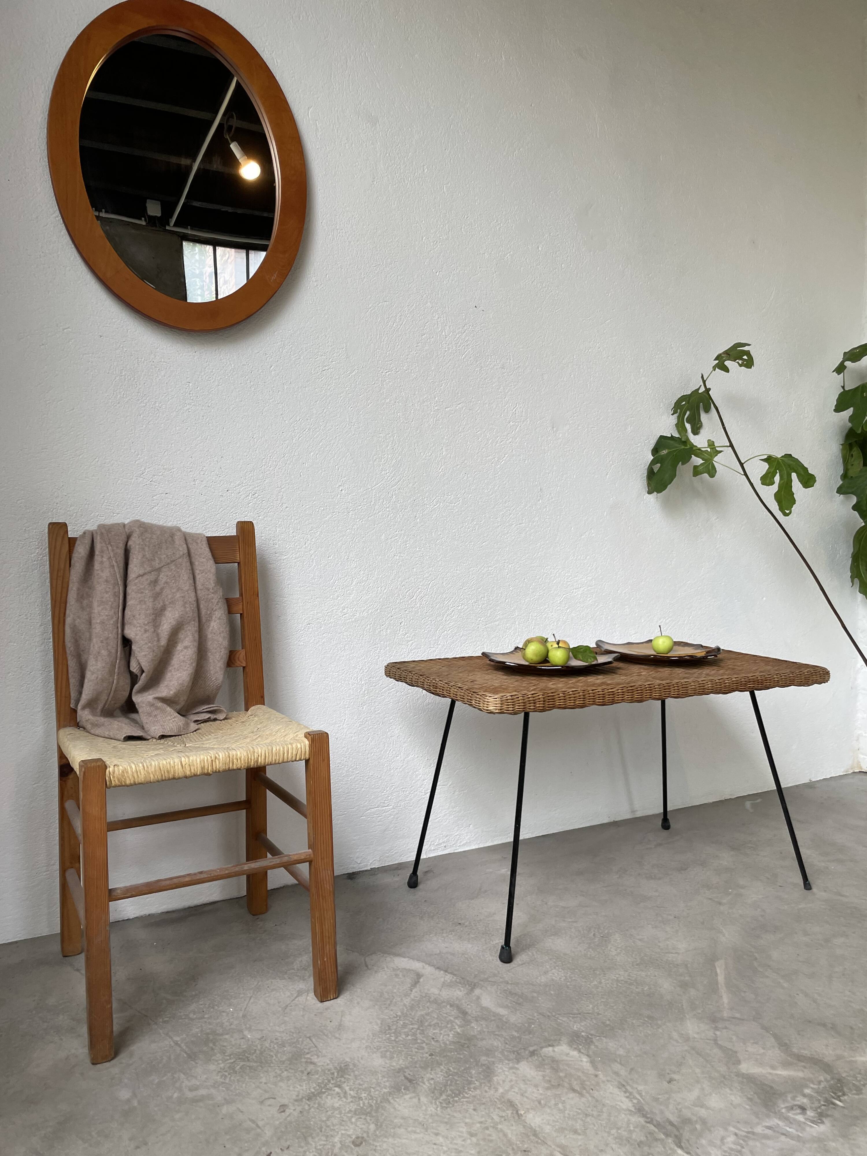 Table basse osier tressé et métal 1960