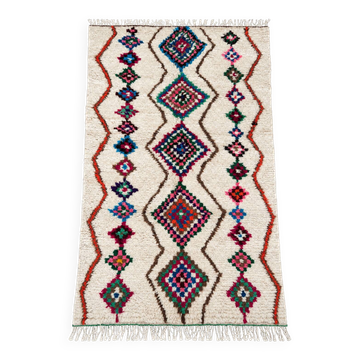 Tapis berbère marocain en laine écrue à losanges multicolores – 250 × 147 c