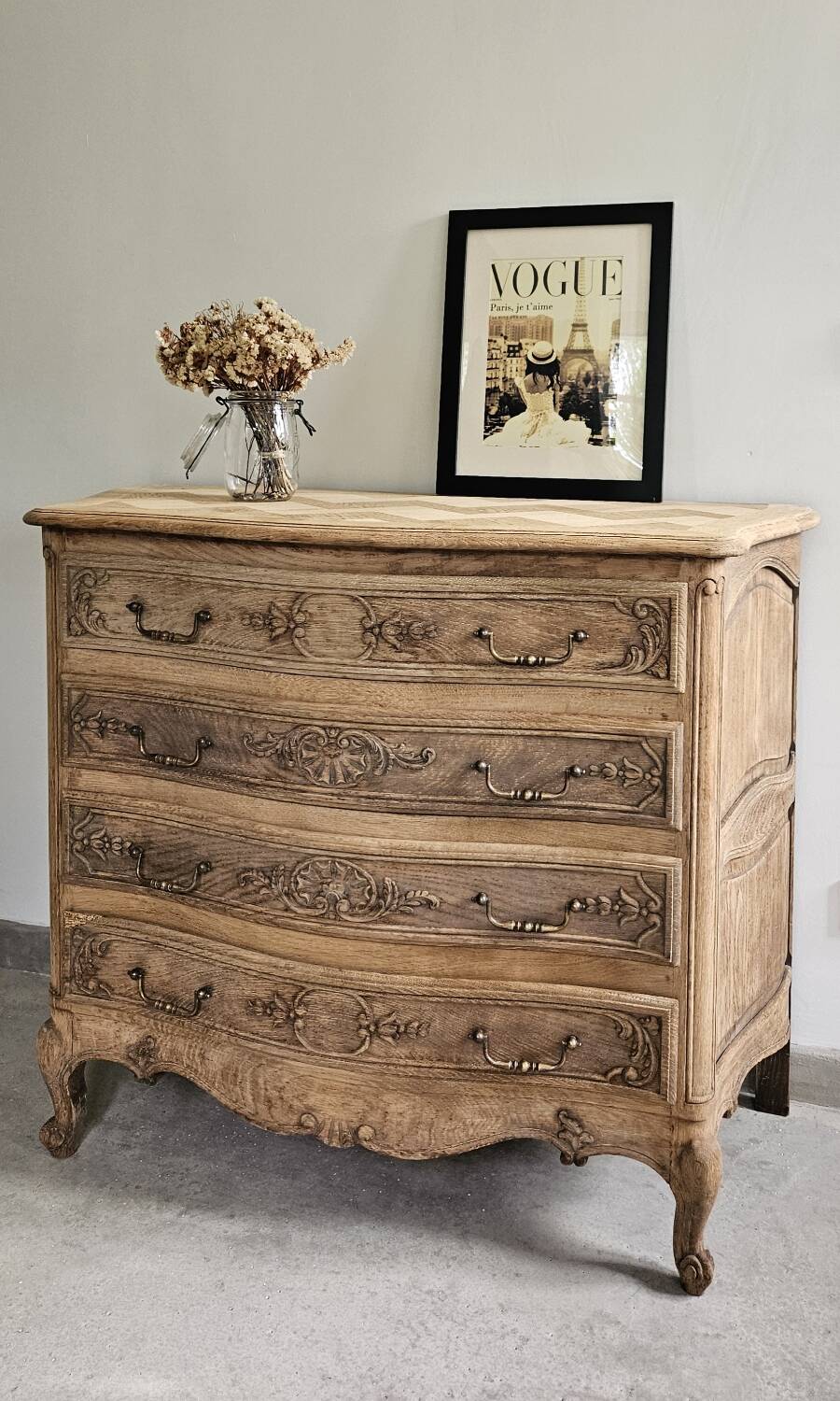 Louis XV style curved chest of drawers with 4 drawers in raw solid oak